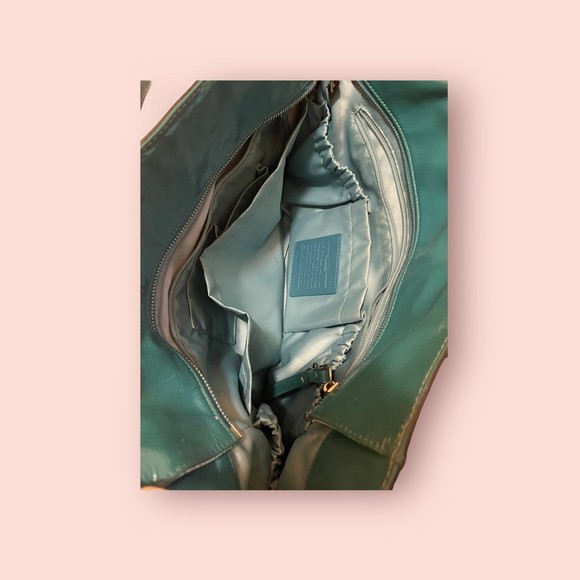 Coach F19256  Patent Leather‎ Weekender, Signature C Diaper / Travel / Tote Bag - Picture 7 of 9